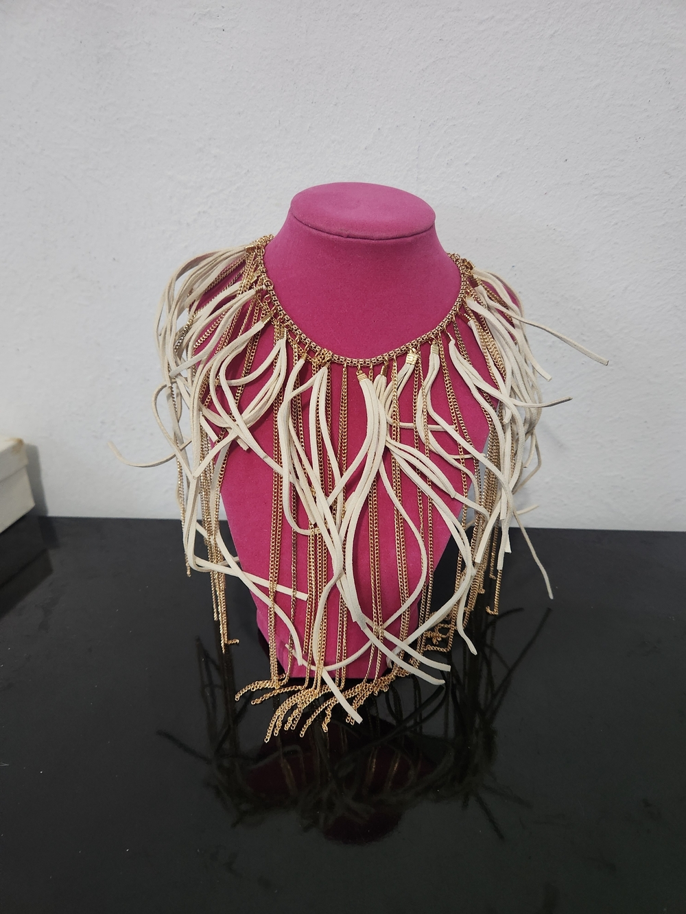 Source Unknown Gold Chain Necklace with Cream Fringe Accents - Picture 2 of 5